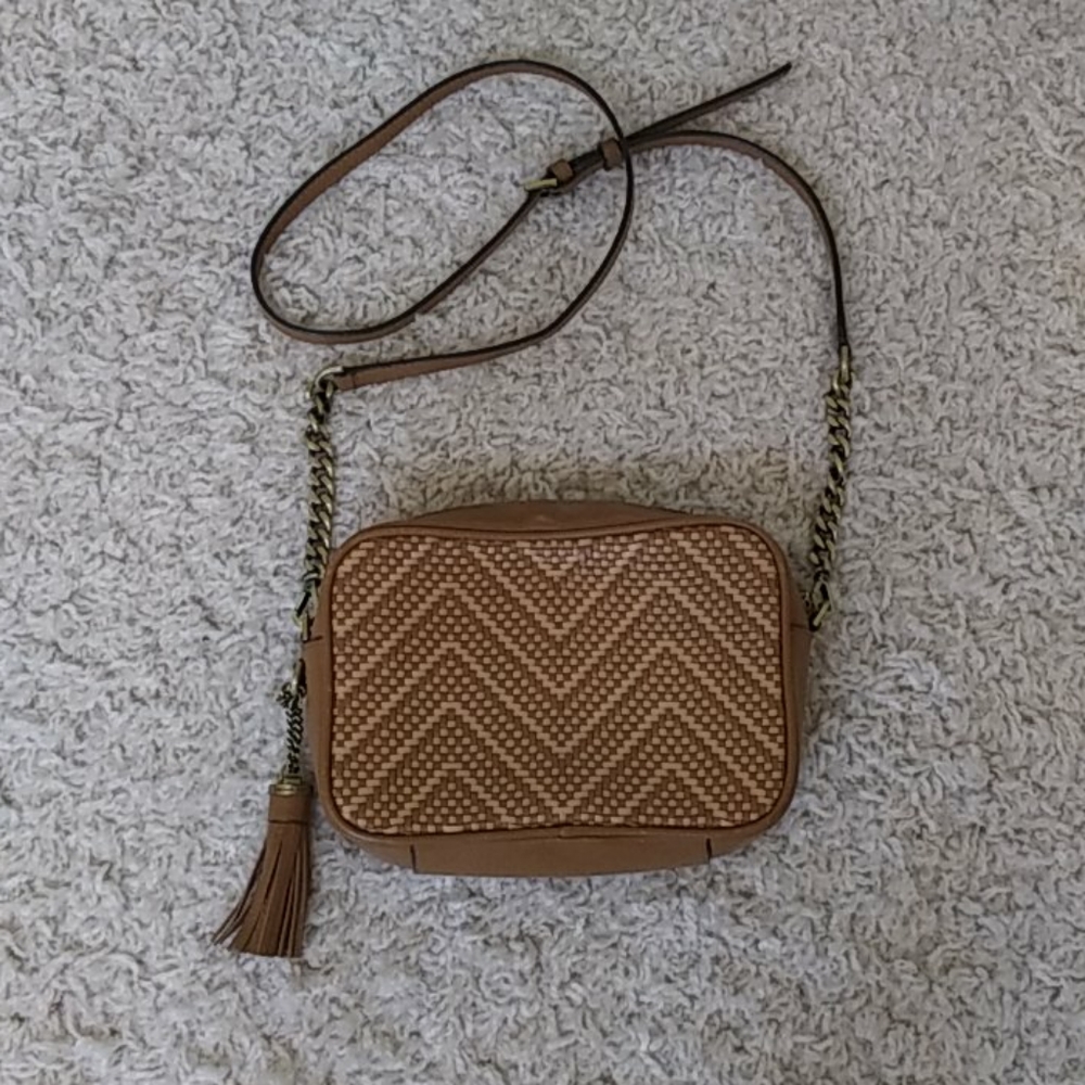 Michael Kors Crossbody Bag. - Picture 2 of 7